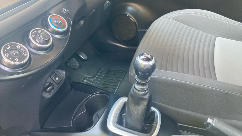 Toyota Yaris 1.5 VVT-i Icon Tech 5dr Petrol Hatchback